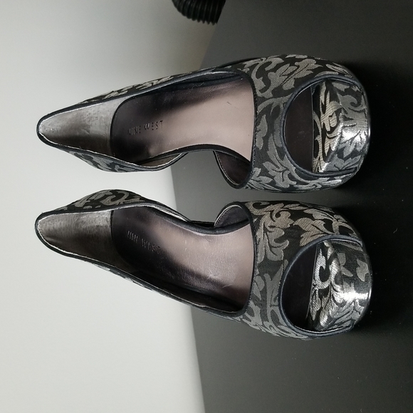 Nine West 4" Silver & Black platform heels - Picture 1 of 5